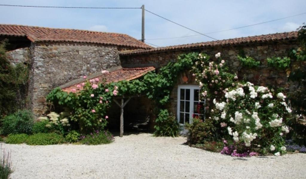 Bed and Breakfast Relais De La Riniere Le Landreau Exterior foto